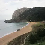 Ea Playa Montaña45'guggemhein A 200m Andando Playa Y Del Centro Pueblo